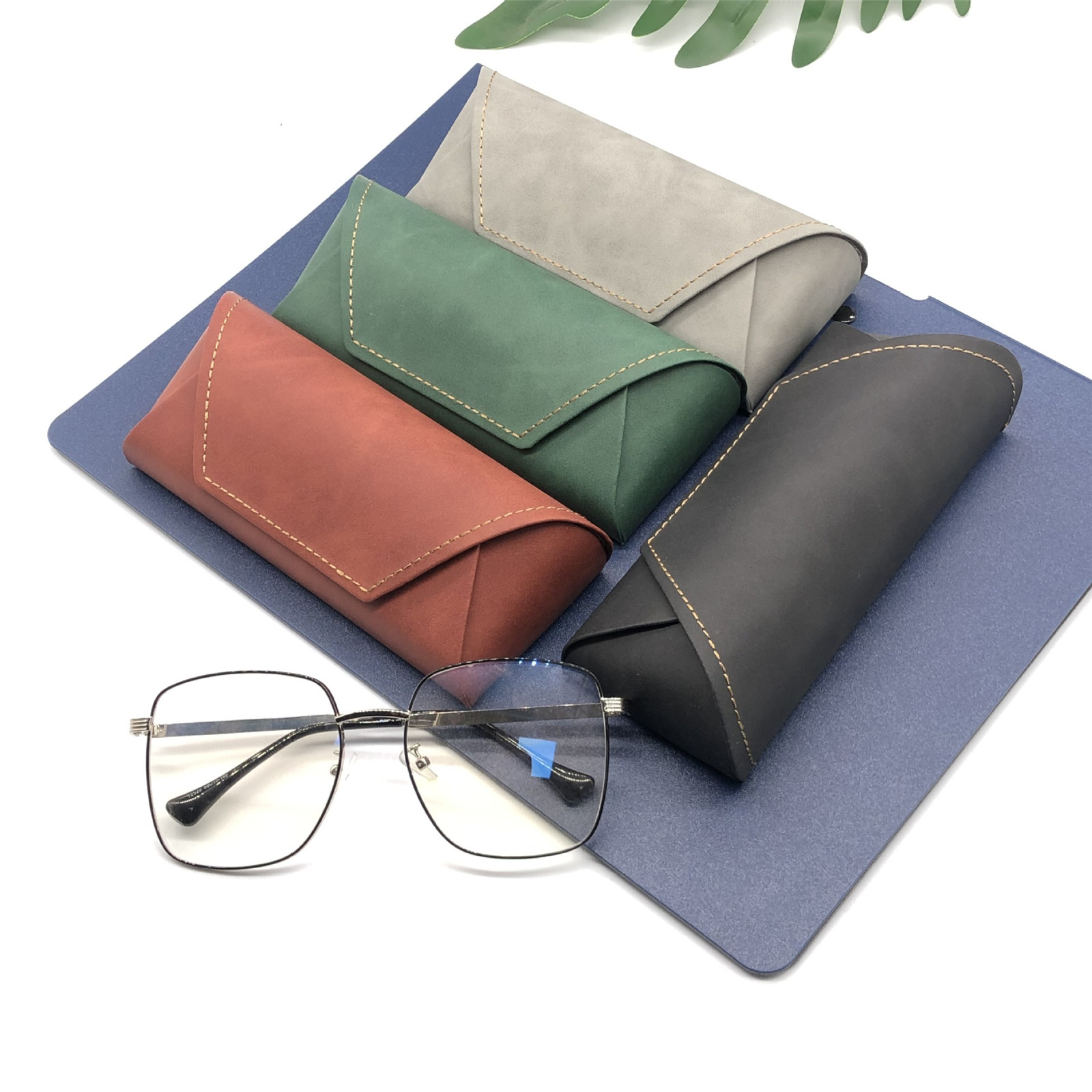 Travel Accessories Gift Ideas - スペクタクルケース Pu + メタルアイウェアホルダーサングラスポーチメガネケース文学愛好家のための旅行ギフトアイデア