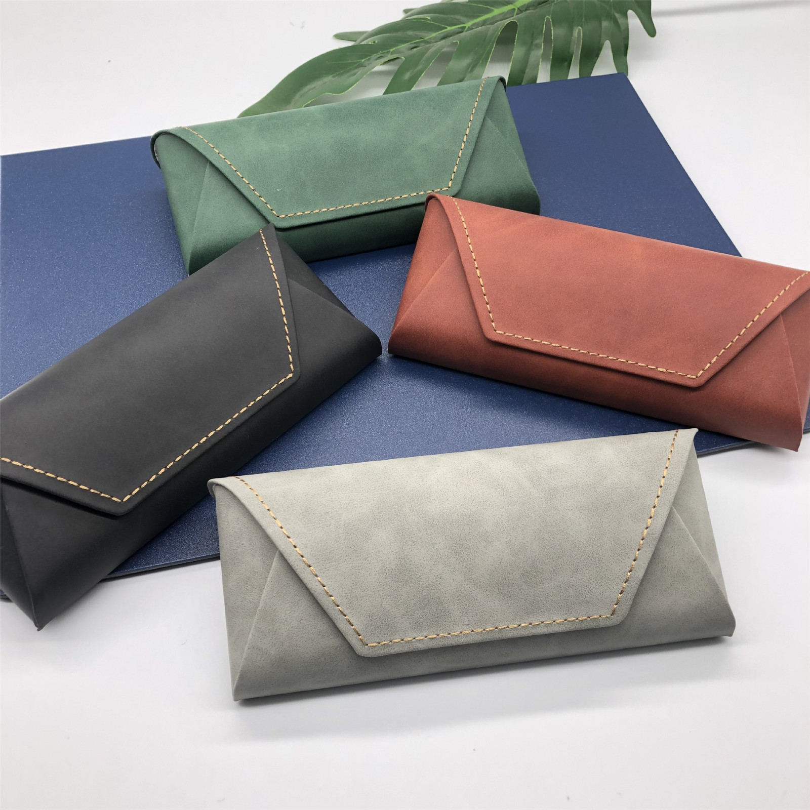 スペクタクルケース Pu + メタルアイウェアホルダーサング - Travel Accessories Gift Ideas のレビューと価格