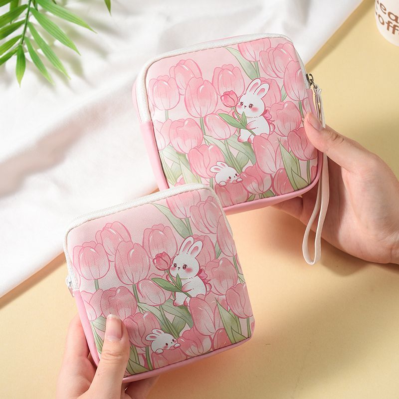 芸術的な生理用パッドバッグ、女性用のエレガントな小さな化粧ポ - Travel Accessories Needed のレビューと価格